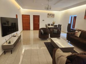 Appartement Meublé Haut Standing – 3 Pièces – Cocody Riviera Triangle