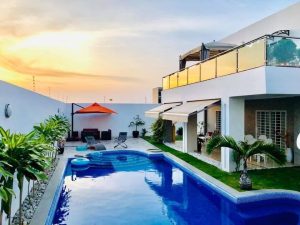 Villa Duplex Meublée avec Piscine – Cocody Angré (Abidjan)