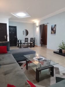 APPARTEMENT MEUBLÉ -(03 PIÈCES)- Cocody Angré