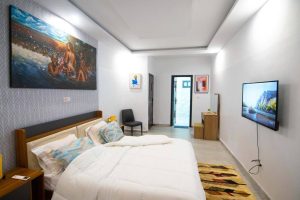 Appartement meublé de 02 pièces situé à la Riviera Bonoumin.