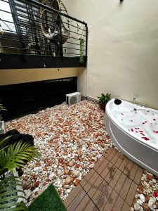 résidence meublée de 04 pièces avec jacuzzi situé Cocody  9e tranche