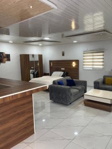 Studio meublé  disponible à Cocody Abatta