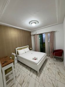 Résidence meublée de 02 pièces disponible à Angré (Hôtel Hawaï)