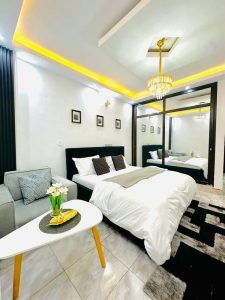 Grand studio avec ascenseur situé à Angré Château