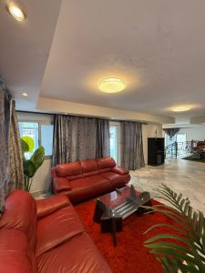 Résidence meublée de 07 pièces disponible à la Riviera Bonoumin