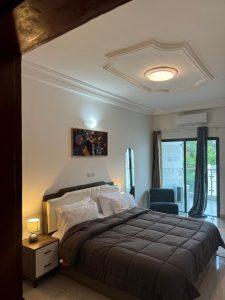 Appartement Meublé de 3 Pièces disponible à Cocody, Abidjan, Côte d&rsquo;Ivoire