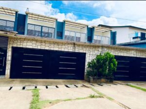 Villa meublée de 04 pièces disponible à Angré, Abidjan, Côte d&rsquo;Ivoire