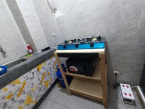 Studio meublé disponible à Koumassi boulevard du Carmeroun avant la station AfriqOil , Abidjan