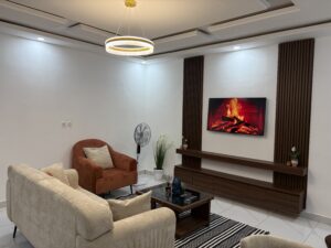 Appartement meublé 3 pièces disponible au Morofé, Yamoussoukro, Côte d’Ivoire.