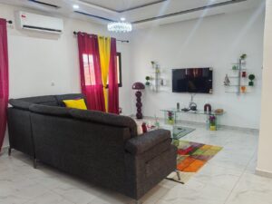 Résidence meublée de 03 pièces disponible à Bouaké, Côte d&rsquo;Ivoire