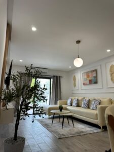 Appartement meublé 3 pièce disponible à la Riviera Bonoumin, Abidjan, Côte-d’Ivoire